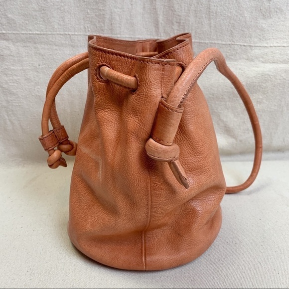 Frye Nora Knotted Leather Bucket Bag Apricot - Picture 6 of 12